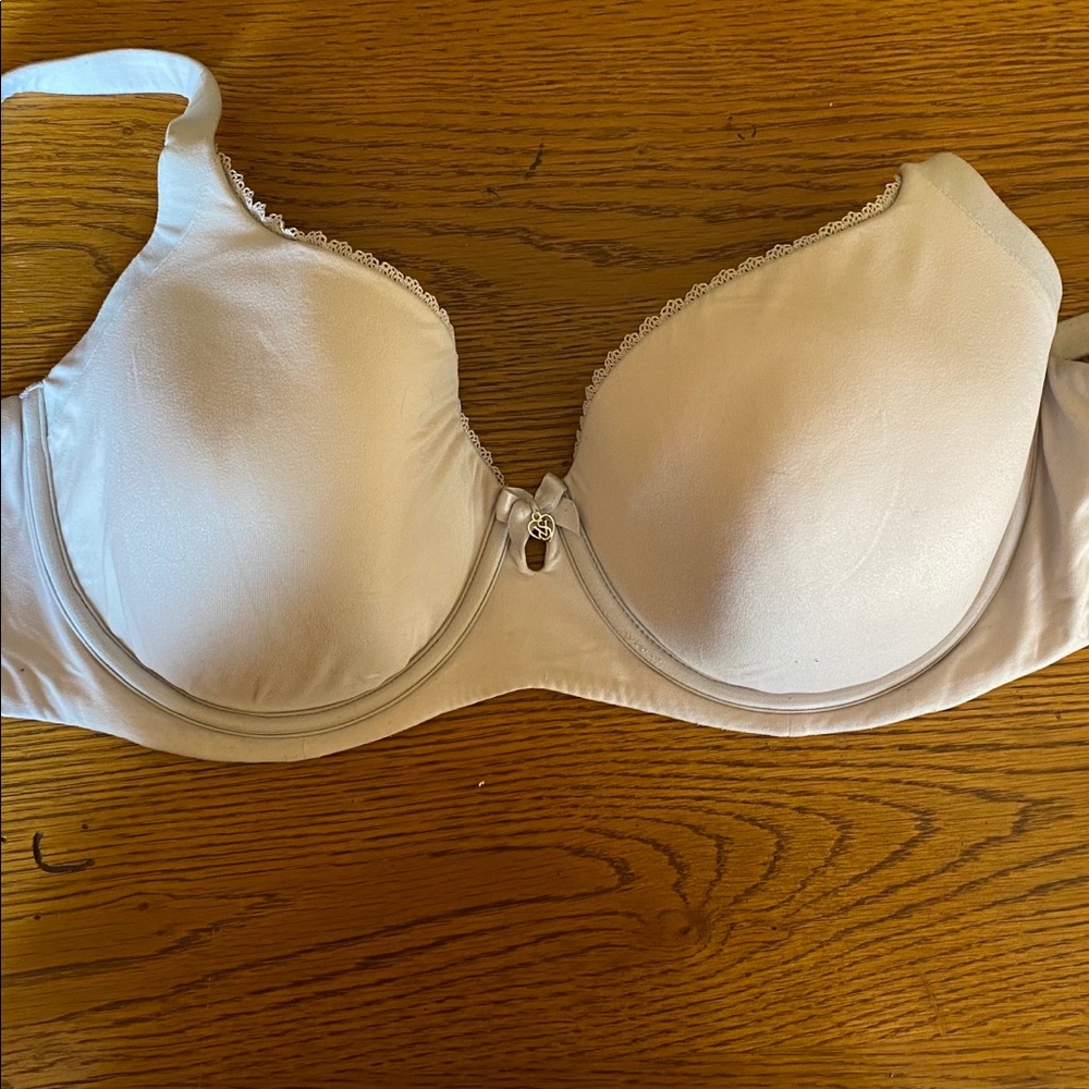 Victoria’s Secret 34DDD Demi bra
